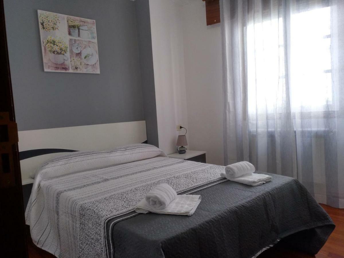 Apartamentos Enteros O Lagar Melide Extérieur photo