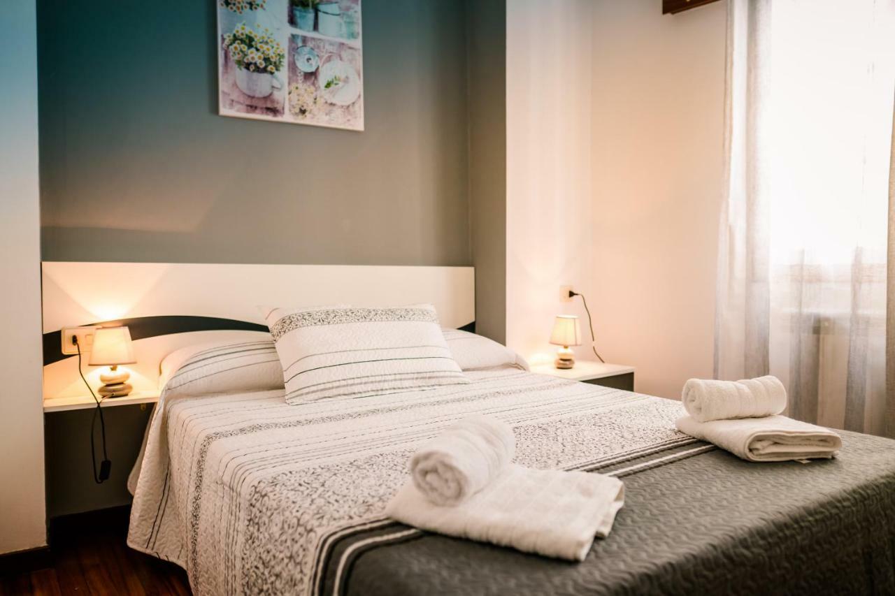 Apartamentos Enteros O Lagar Melide Extérieur photo