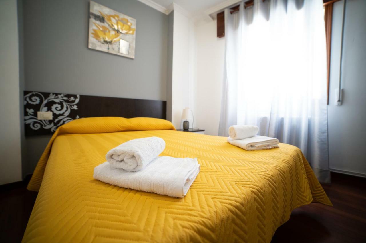 Apartamentos Enteros O Lagar Melide Extérieur photo
