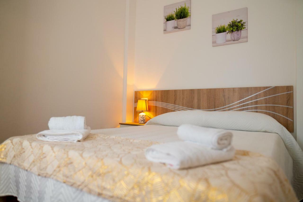 Apartamentos Enteros O Lagar Melide Extérieur photo